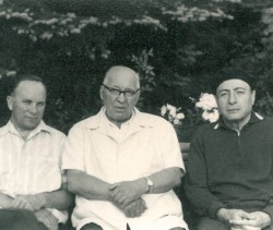 А.И. Бурназян, Е.П. Славский,  М.И. Воронин на даче в Опалихе  17 августа 1973 г.