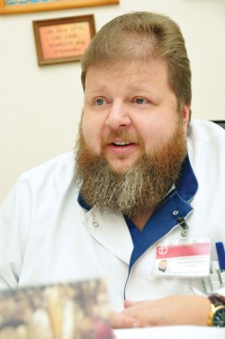 Борис Холодов, руководитель отдела противоопухолевой терапии и паллиативной медицины. Фото: Анастасия Нефёдова