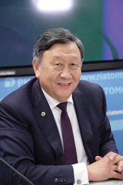 Евгений Лхамацыренович  Чойнзонов, директор Томского НИИ онкологии