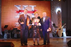 Генеральный директор АРФП Виктор Дмитриев получил награду от значимых деятелей отрасли — Елены Тельновой и Рамила Хабриева