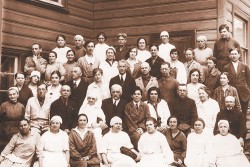 Коллектив института на даче в Толмачёве (1933)