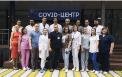 Команда врачей и медсестёр Боткинской больницы, работавших в COVID-центре (июль 2020)