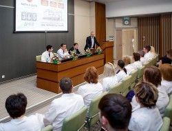 Михаил Ратманов поздравил коллектив клинического госпиталя ИДК с успешным годом работы