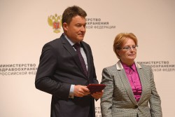 Министр В.И. Скворцова лично курирует новейшие разработки в онкологии. Фото: Кирьян Олегов