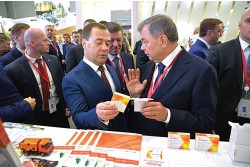 Председатель Правительства РФ Дмитрий Медведев дал высокую оценку противовирусному препарату Кагоцел
