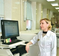 С.В. Ставицкая, заведующая клинико-диагностической лабораторией. Фото: Анастасия Нефёдова