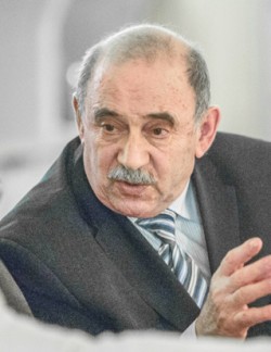 Вадим Алексеевич Сакович,  директор Центра  с 1997 по 2010 год