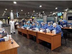 Врачи и медицинские сёстры Боткинской больницы дежурят  в аэропорту Шереметьево (февраль 2020)