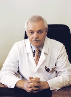 Вячеслав Бунин, главный врач поликлиники, заслуженный врач РФ, кандидат медицинских наук
