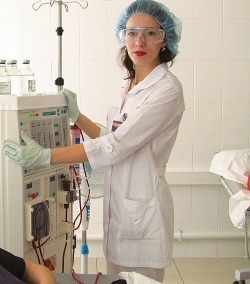 Ю.С. Куренкова, заведующая отделением гемодиализа, готова принять пациентов