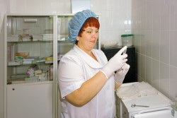 Юлия Буянова, медицинская сестра наркологического отделения, в палате интенсивной терапии