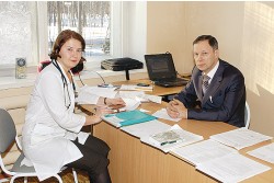 А.И. Бусыгин, руководитель центра психоневрологии и наркологии, и А.А. Виноградова, заведующая отделением наркологии