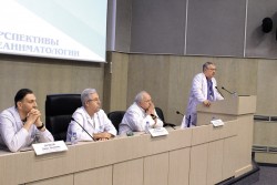 Е.П. Родионов выступает с докладом на научно-практической конференции