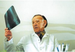 Фёдор Григорьевич Углов, российский хирург, один из основоположников отечественной торакальной и сердечно-сосудистой хирургии