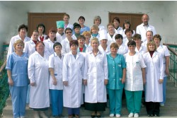 Главный врач Любовь Ивановна Крицкая с коллективом больницы