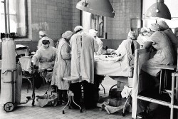 Хирурги Васильев, Хрущев и Розанов за операционным столом (1912—1919)