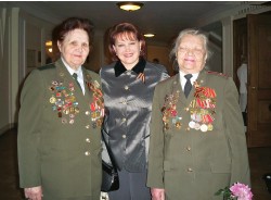 Л.В Канунникова с ветеранами