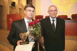 М.Ф. Киселёв, заместитель руководителя ФМБА России, и С.Д. Хребтов (слева)