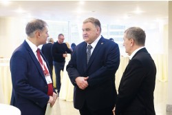 Николай Дайхес, директор ФГБУ «Национальный медицинский  исследовательский центр оториноларингологии ФМБА России», председатель Комитета Торгово-промышленной палаты РФ по предпринимательству в здравоохранении и медицинской промышленности