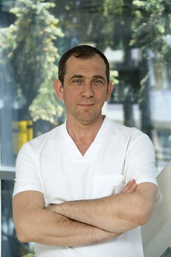 Николай Николаевич Скачков, заведующий отделением оперативной гинекологии и роботизированной хирургии ФГБУ «НМИЦ АГП им. В.И. Кулакова» Минздрава России (фото: Анастасия Нефёдова)