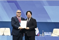 Сергей Ремизов, председатель Проф­союза работников здравоохранения города Москвы и Бадма Башанкаев, первый заместитель председателя Комитета Госдумы РФ по охране здоровья 