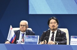 Виктор Черепов, вице-президент по социальной политике и трудовым отношениям Российского Союза промышленников и предпринимателей, Бадма Башанкаев, первый заместитель председателя Комитета Госдумы РФ по охране здоровья 