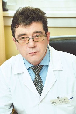 Виктор Прилипко, заведующий хирургическим отделением, врач высшей квалификационной категории, врач сердечно-сосудистой хирургии. Фото: Анастасия Нефёдова