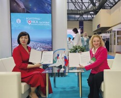 Виктория Тронева (слева), заместитель председателя Комитета здравоохранения Волгоградской области 