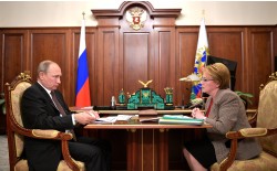 Владимир Путин и Вероника Скворцова. Фото: kremlin.ru
