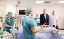Врачи Боткинской больницы рассказывают мэру Москвы С.С. Собянину о том,  как проходит обучение анестезиологов-реаниматологов в Симуляционном центре