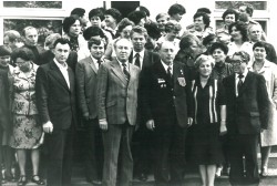 А.И. Бурназян с коллективом МСО № 81. Томск-7, июнь 1981 года